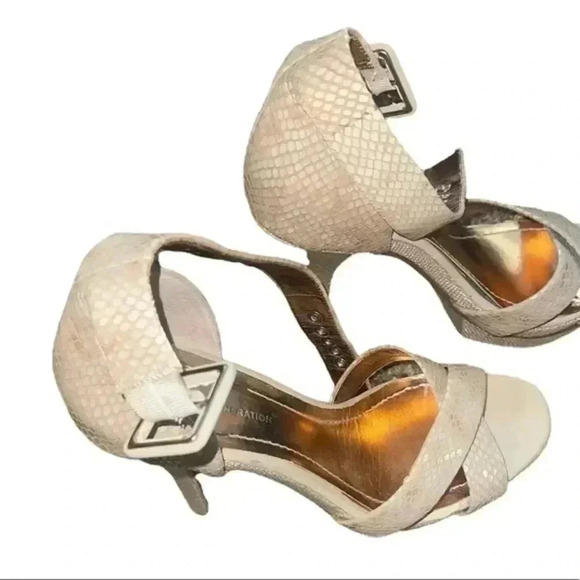 BCBG STRAPPY PLATFORM STILLETTOS - Picture 6 of 8